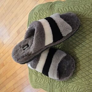 NWOT Mens black, grays and white slide slippers Sz 10 🩴